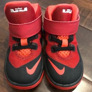 Nike toddler shoes
